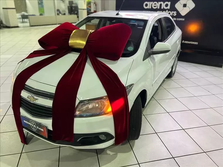 Chevrolet Prisma Branco 4