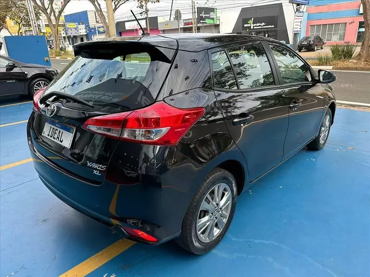 Toyota Yaris Preto 5