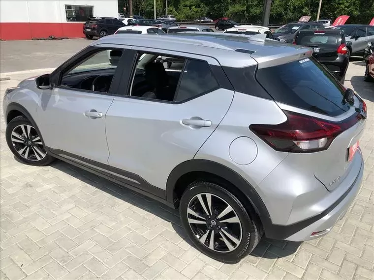 Nissan Kicks Prata 7