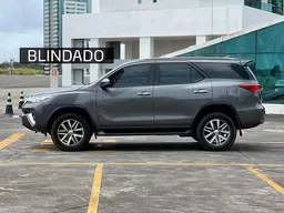 Toyota Hilux SW4