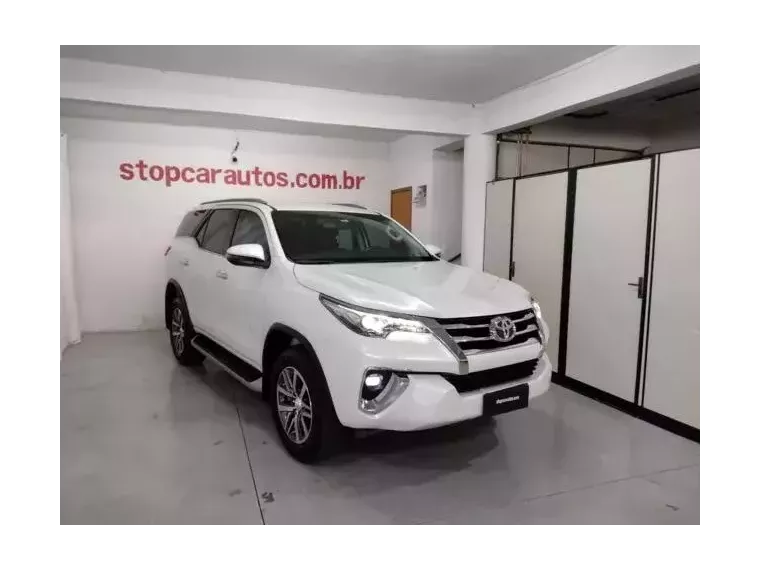 Toyota Hilux SW4 Branco 8