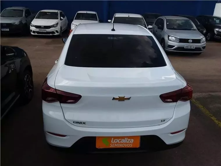 Chevrolet Onix Branco 9