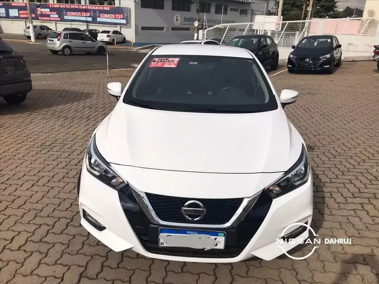 Nissan Versa Branco 9