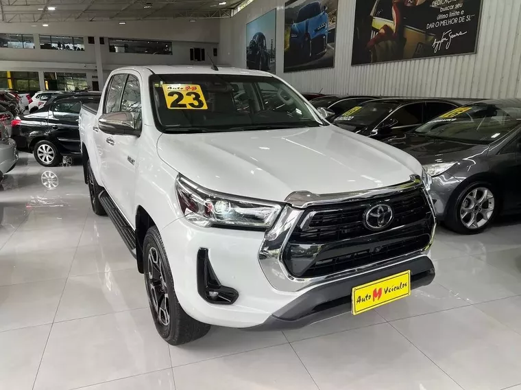 Toyota Hilux Branco 14