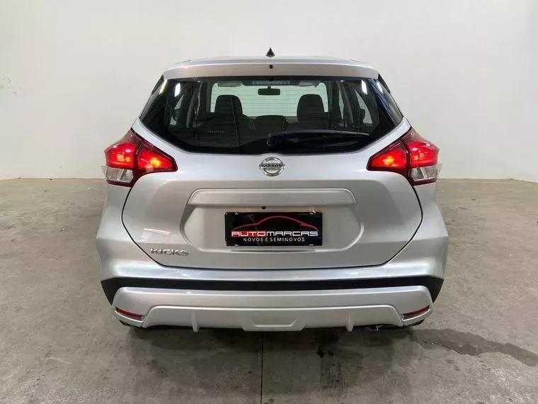 Nissan Kicks Prata 13