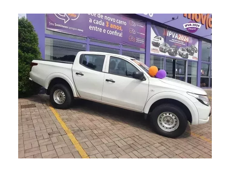 Mitsubishi L200 Branco 3