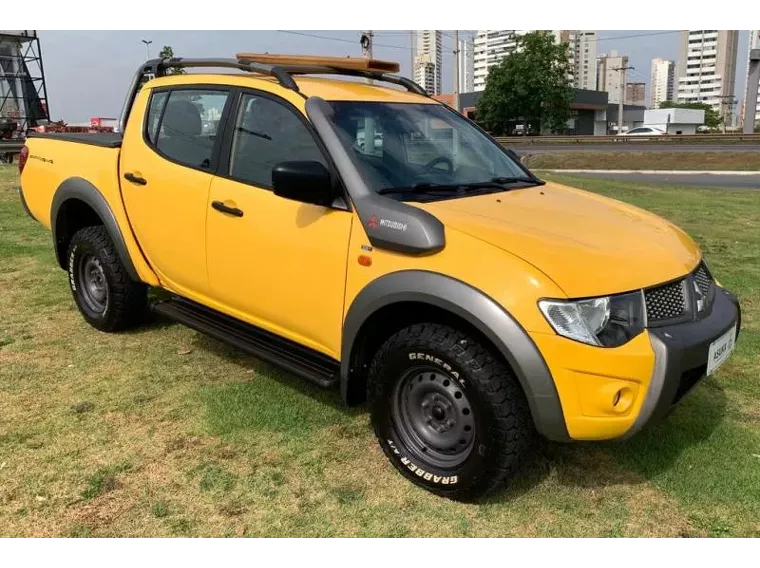 Mitsubishi L200 Savana Amarelo 9