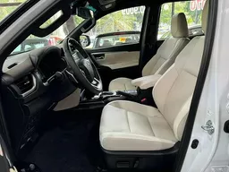 Toyota Hilux SW4