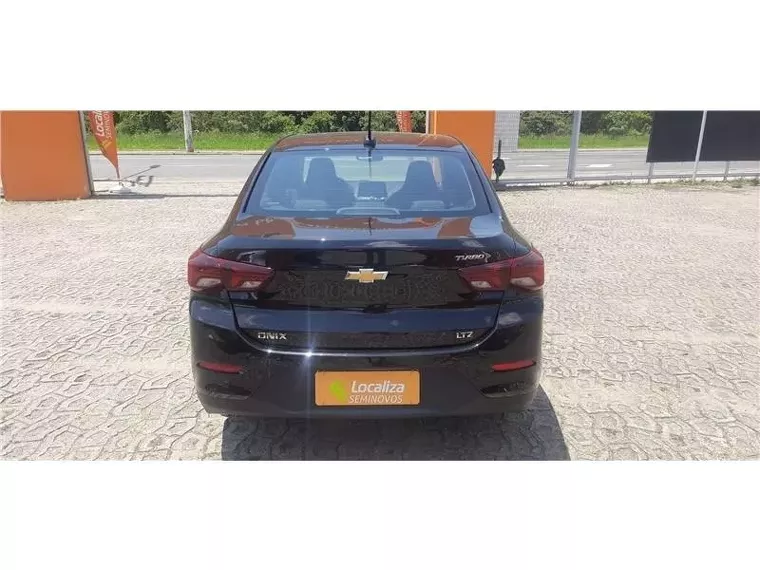 Chevrolet Onix Preto 6