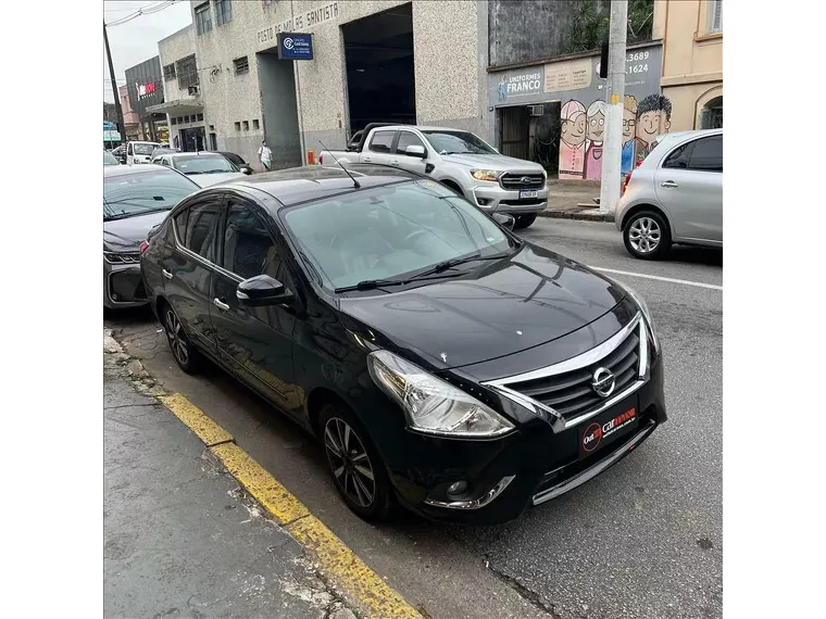 Nissan Versa Preto 13