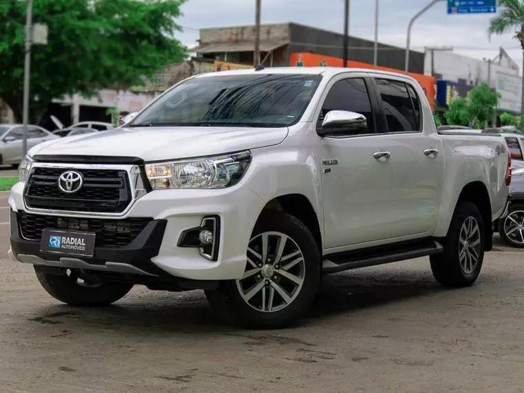 Toyota Hilux Branco 1