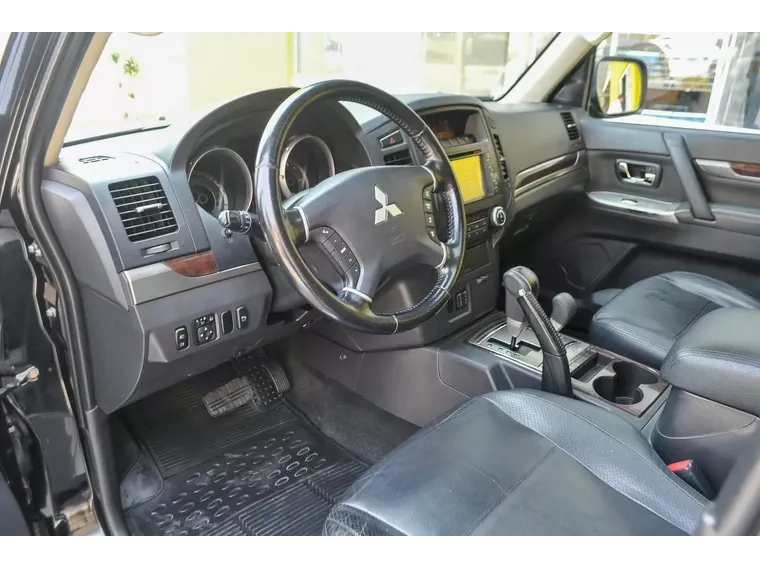 Mitsubishi Pajero Full Preto 8