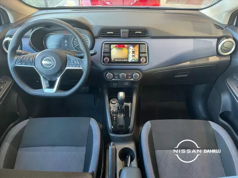 Nissan Versa Cinza 4