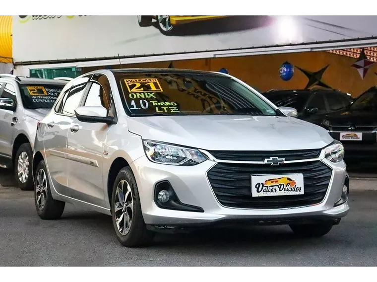 Chevrolet Onix Prata 12