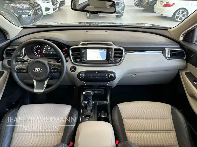 KIA Sorento Cinza 12