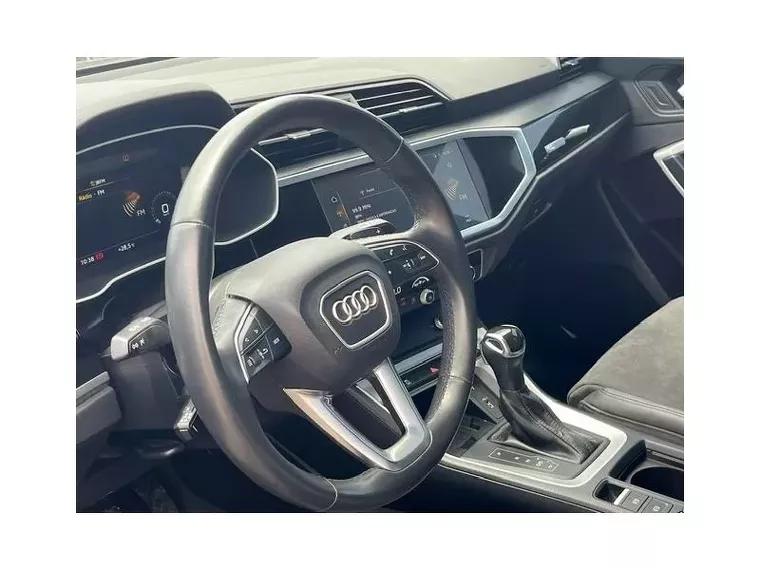 Audi Q3 Cinza 11