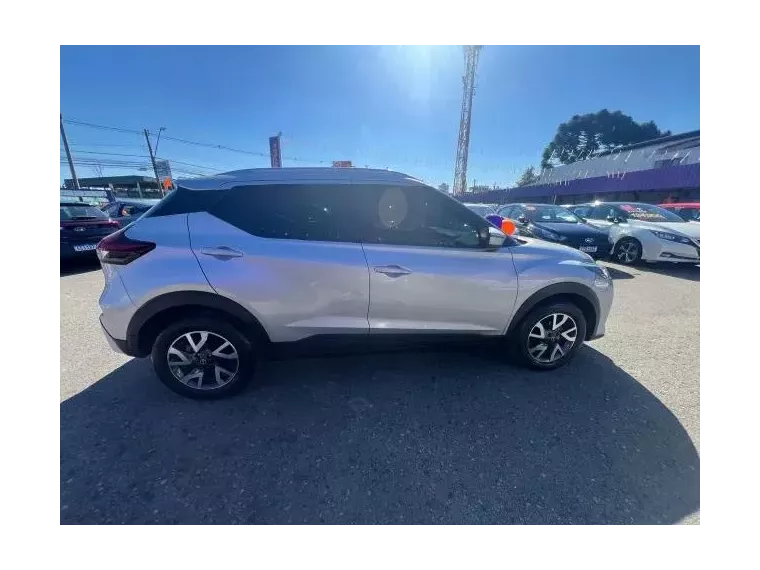 Nissan Kicks Prata 3