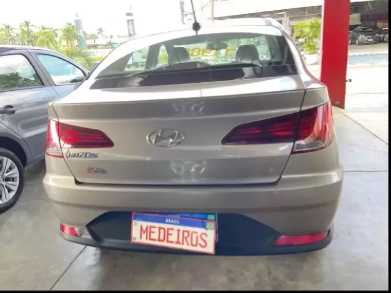 Hyundai HB20S Prata 10