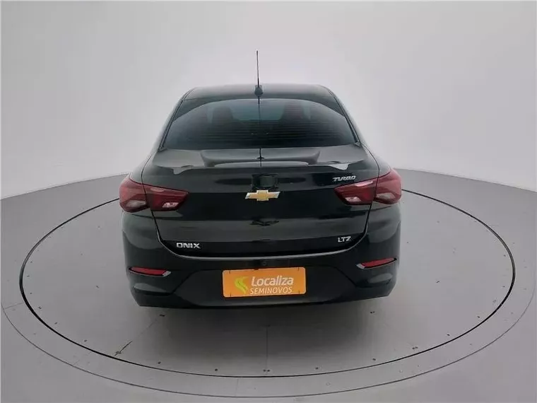 Chevrolet Onix Preto 15