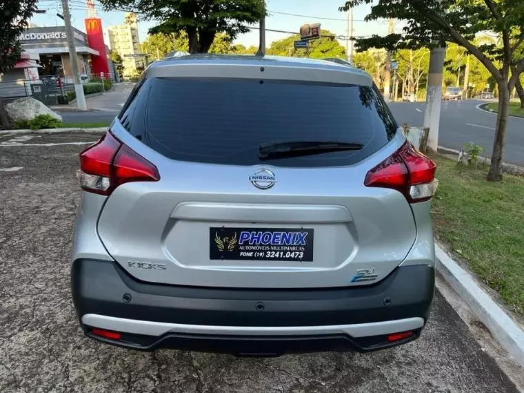 Nissan Kicks Prata 9