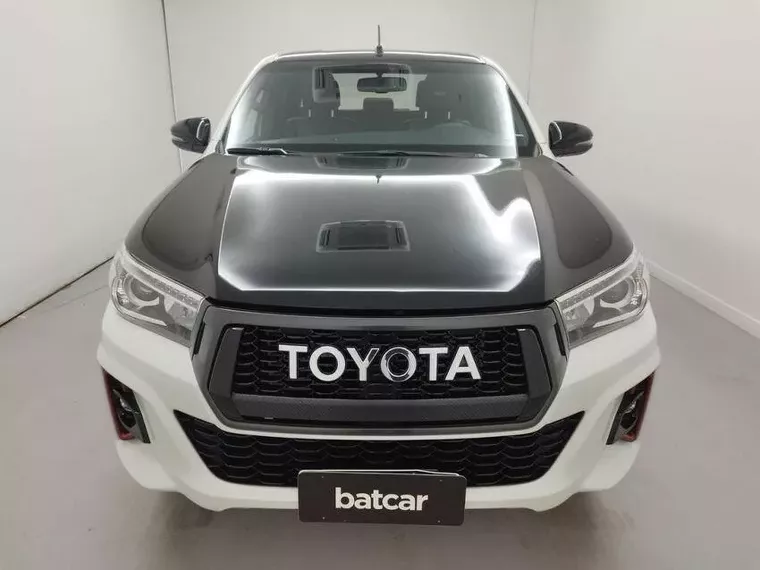 Toyota Hilux Branco 14