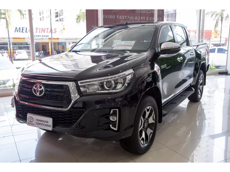 Toyota Hilux Preto 12