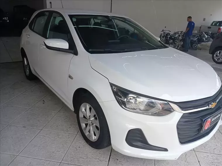 Chevrolet Onix Branco 9