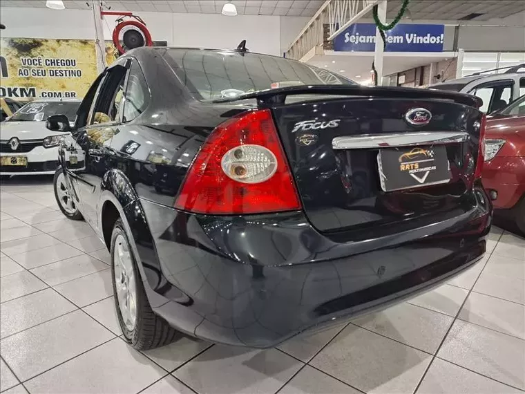 Ford Focus Preto 7