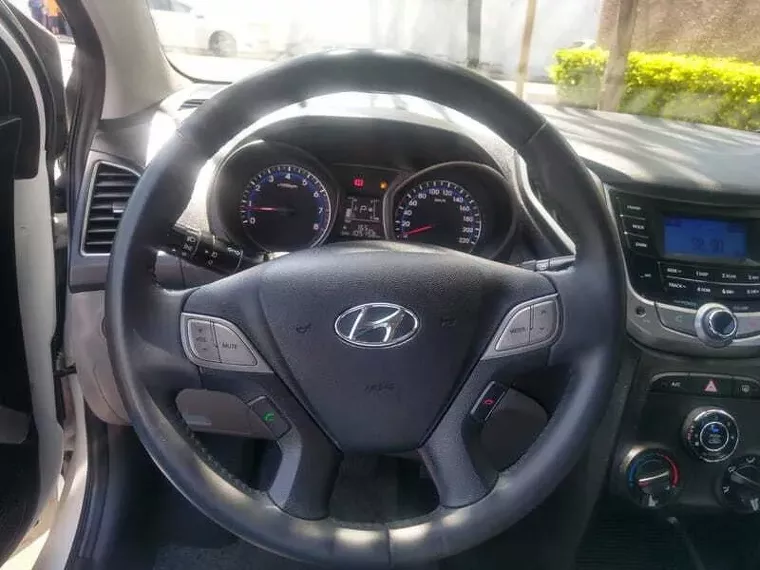 Hyundai HB20 Branco 13