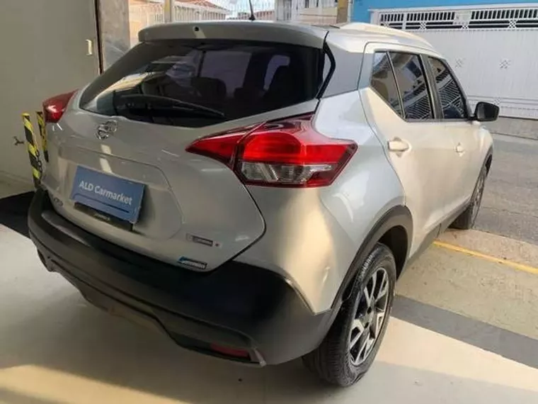 Nissan Kicks Prata 7