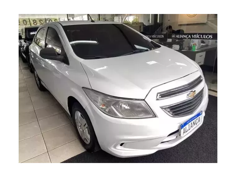 Chevrolet Onix Branco 7