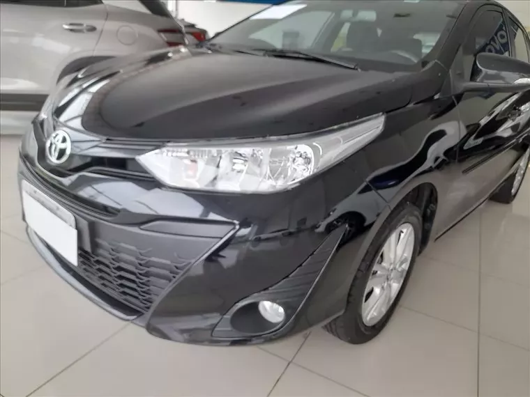 Toyota Yaris Preto 2