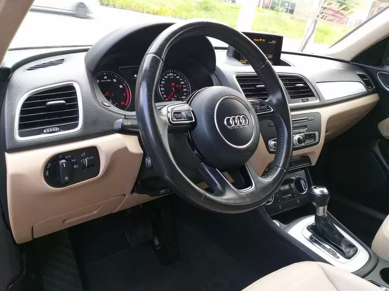 Audi Q3 Preto 14