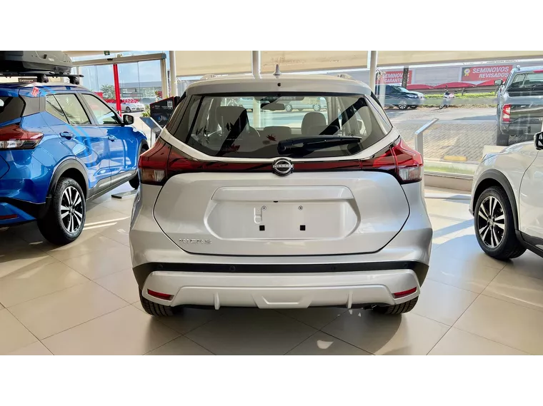 Nissan Kicks Prata 9