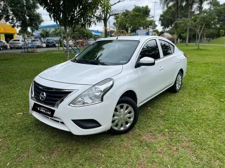 Nissan Versa Branco 7