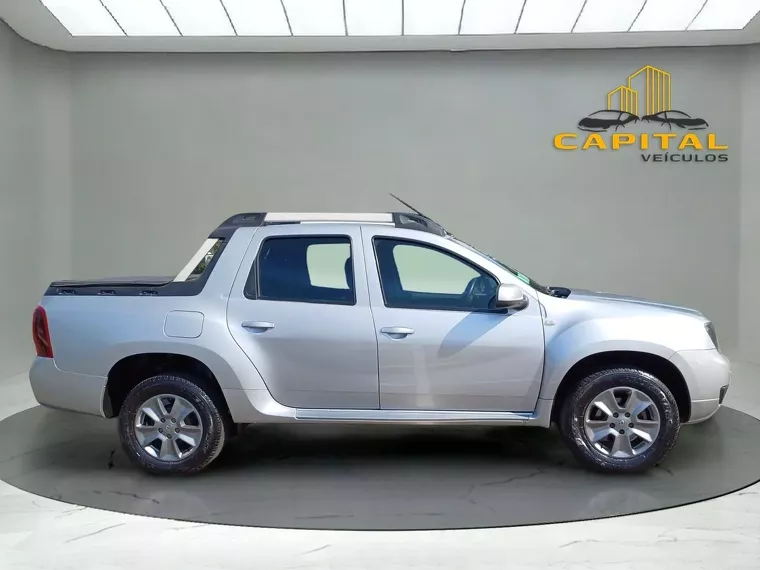 Renault Duster Oroch Prata 8