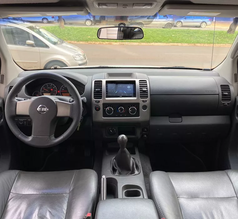 Nissan Frontier Branco 5