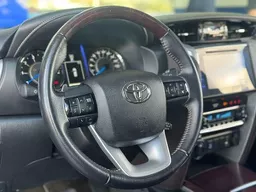 Toyota Hilux SW4