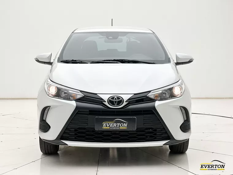 Toyota Yaris Branco 8