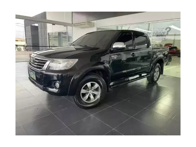 Toyota Hilux Preto 4