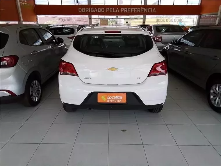 Chevrolet Onix Branco 8