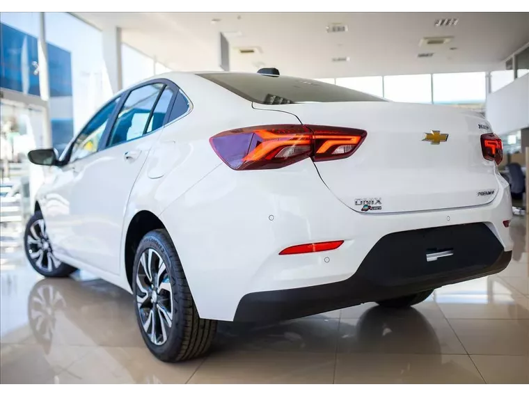 Chevrolet Onix Branco 15