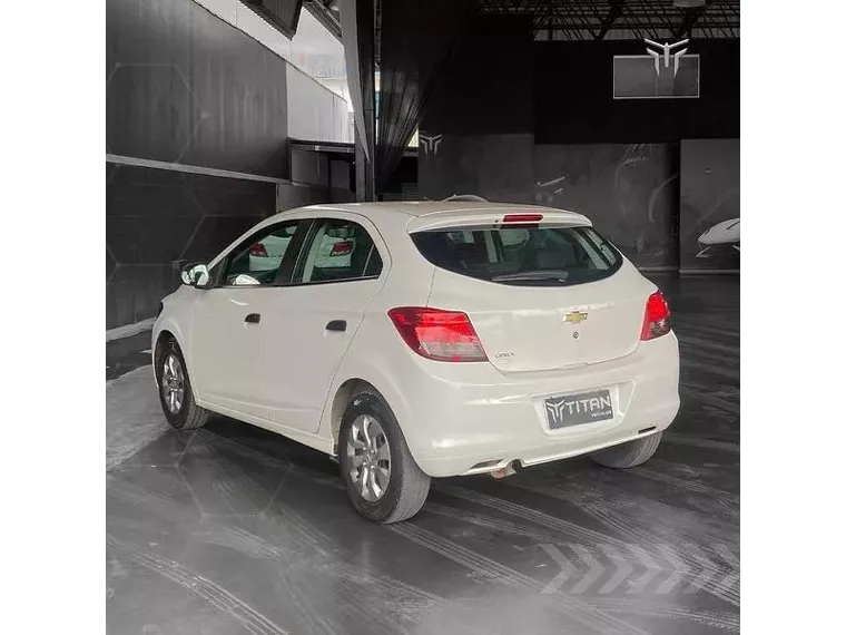 Chevrolet Onix Branco 2