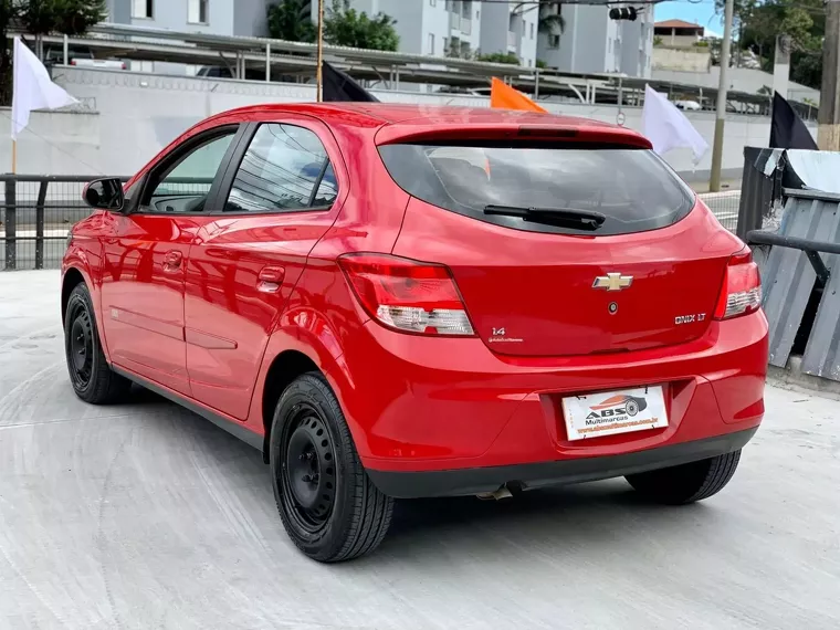 Chevrolet Onix Vermelho 11