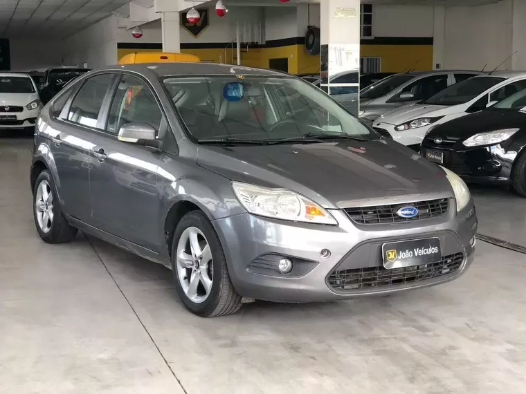 Ford Focus Cinza 1