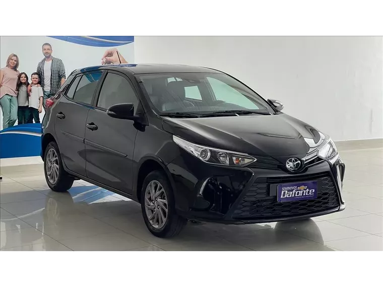 Toyota Yaris Preto 12