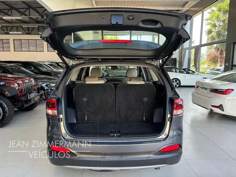 KIA Sorento Cinza 18