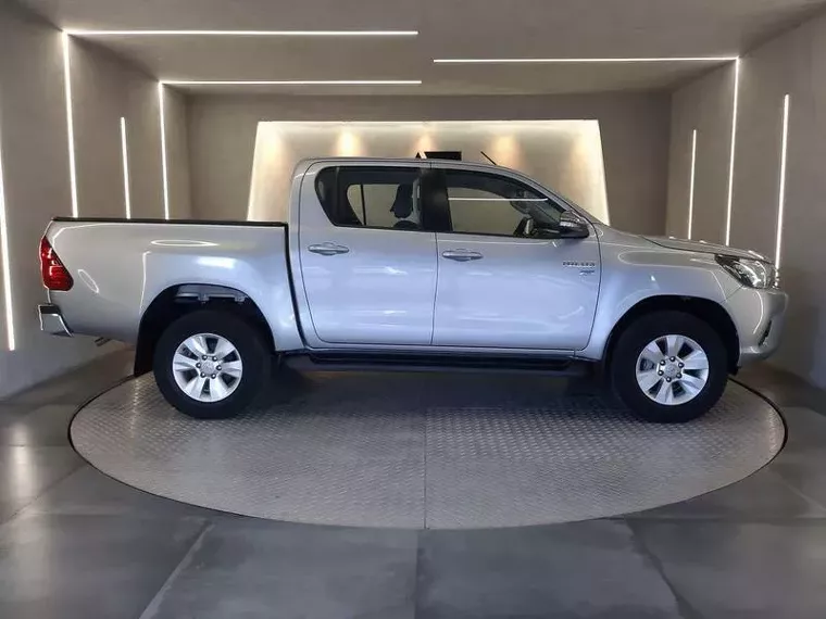 Toyota Hilux Prata 7