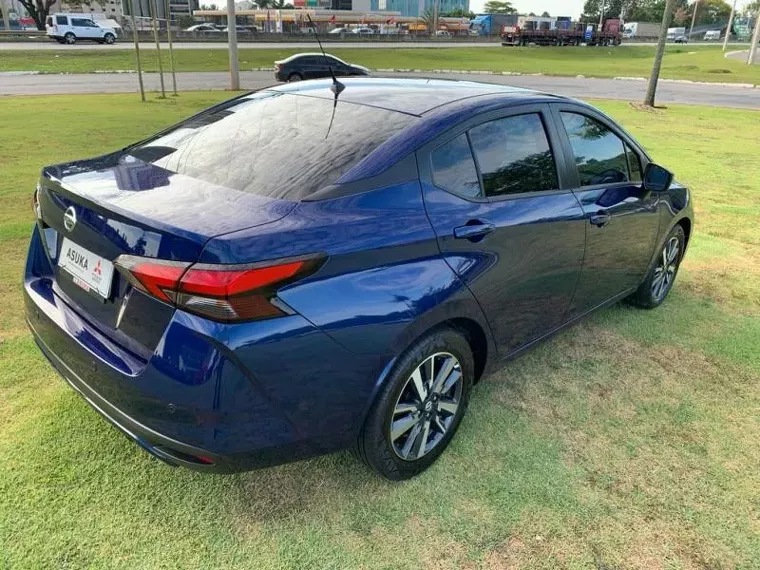 Nissan Versa Azul 8