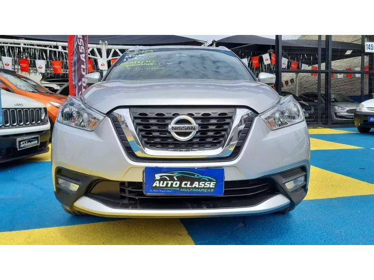 Nissan Kicks Prata 1